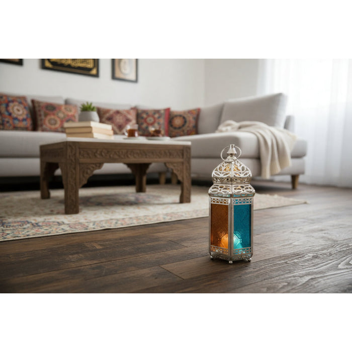 فانوس رمضان معدني بتصميم مغربي عتيق - زجاج ملون ونقوش هندسية